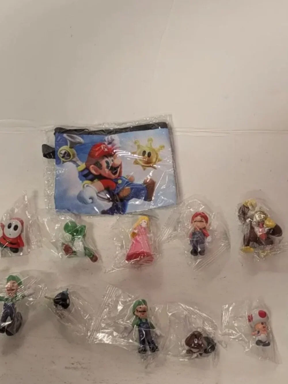 Mario Super Mario 18Pc Figure Set w Pouch Cake Toppers Party Favor Bundle